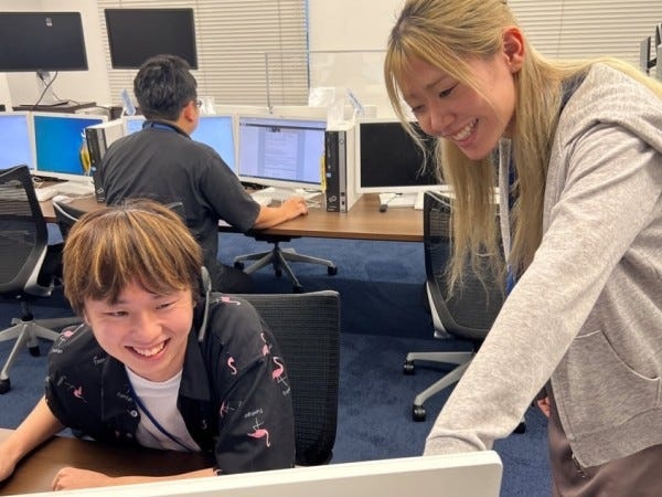 個々の理解度に合わせてしっかり研修を行います。毎月の1on1で目標設定や不安や悩みの相談も可能です！