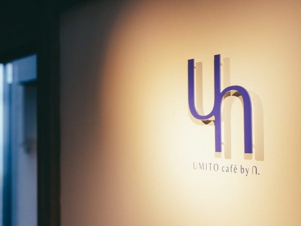 カフェスタッフ