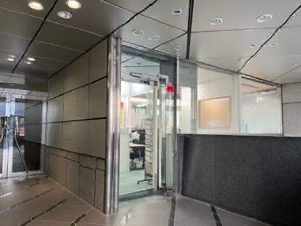 バイオシルバー本社・横浜営業所の玄関♪スッキリ綺麗な事務所です。