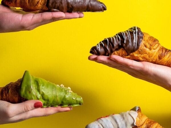 チョコクロワッサン専門店の販売スタッフ（東京・築地）