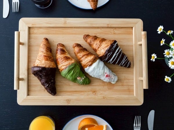 チョコクロワッサン専門店の販売スタッフ（東京・築地）