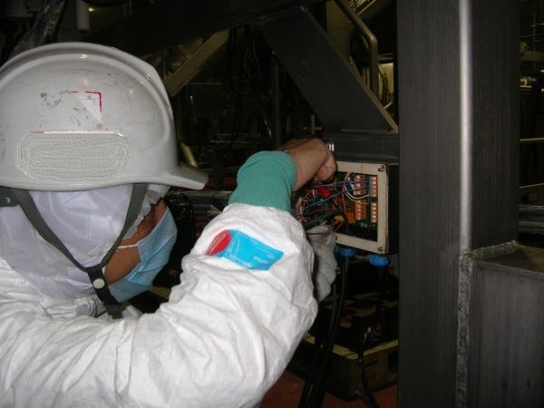 計量・計測機器の電気配線は電気図に従って作業対応にあたります