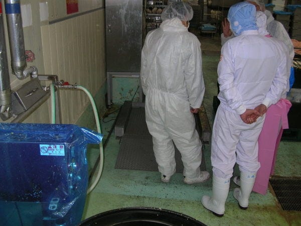 お客様へ作業報告と打合せ風景です