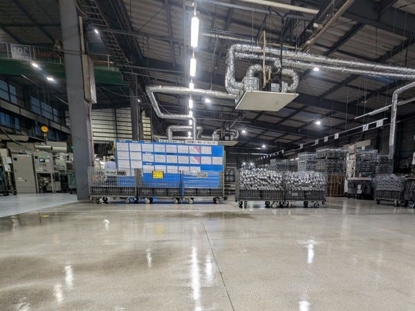 メンバーは27名。常に職場改善を実施しており、工場＝【汚い】というイメージを覆す作業環境となっています☆