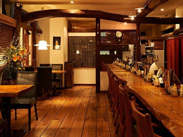 落ち着いた雰囲気の店内