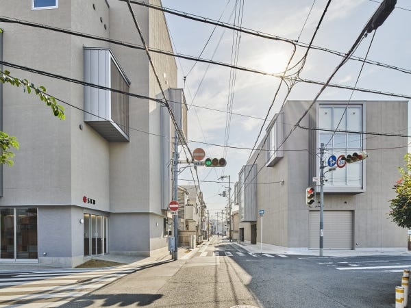 建築デザイナー設計の本社及び本社工場