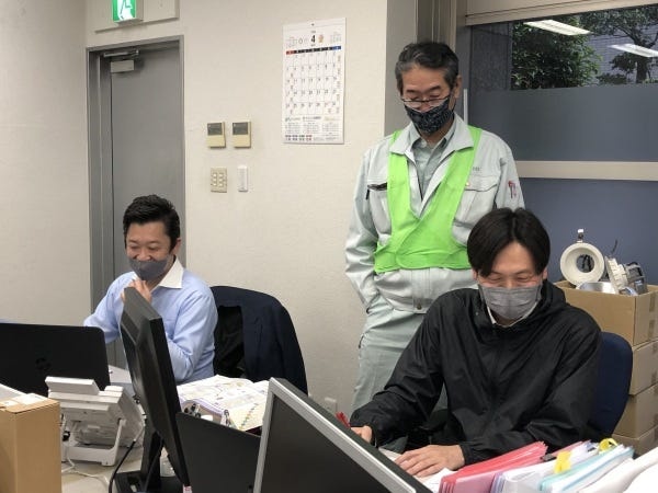 一緒に働く営業の仲間です。