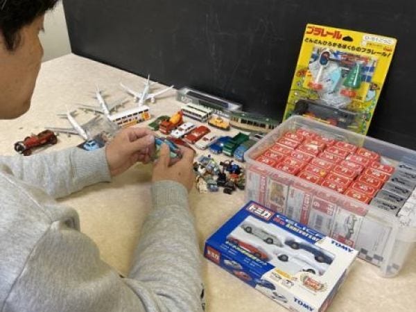 知識豊富な先輩が丁寧に指導♪商材知識ゼロでもOK！ほとんどのスタッフが未経験からスタートして活躍しています◎