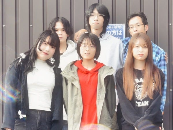 活気があり明るい職場♪若手が中心で風通しも良く、困った時にはすぐに助け合える、あたたかいチーム環境が自慢です！