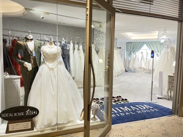 ホテル内にある綺麗なドレスサロンでのお仕事です。