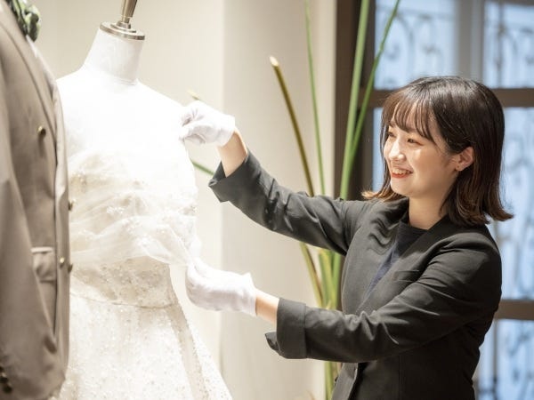 特別な日の特別な1着をご提案するやりがいを感じてください。