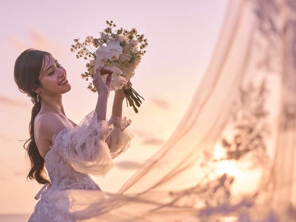 クラウディアグループは、50年以上の歴史があるドレスメーカー。質の高い衣裳を取り扱っています。