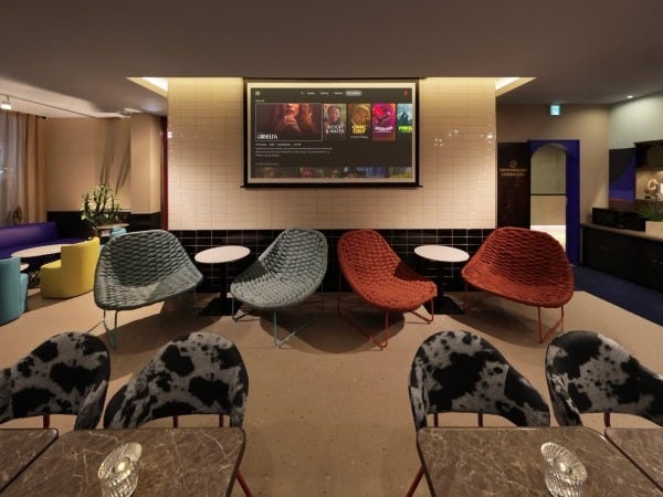 ビジネスホテルフロントスタッフ（経験不問・未経験歓迎）