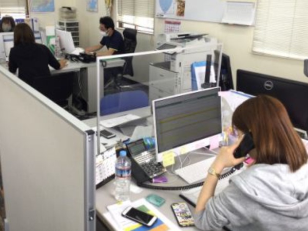 自動車陸送事務スタッフ募集｜未経験歓迎・幹部候補