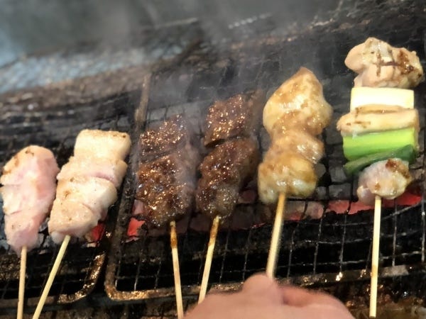 自慢の串焼きは牛・豚・鶏串と種類豊富です。まかないで食べれることも！