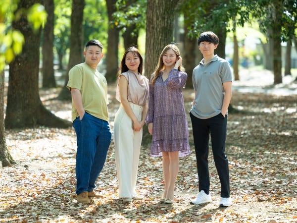 社員は10名ほど在籍しています。公認会計士や税理士を目指すメンバーも。