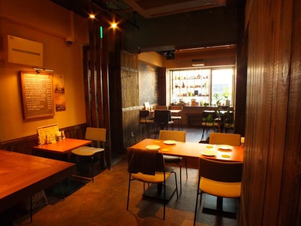 木を基調とした温もりのある店内♪