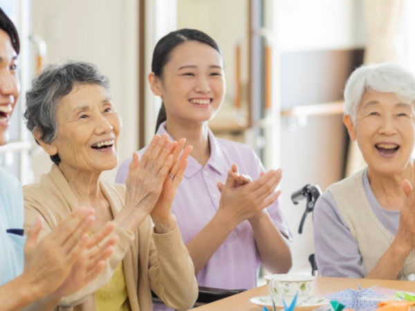 デイサービス介護職員募集｜身体介護・生活支援｜送迎あり