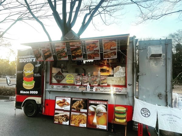 フードトラックのキッチンスタッフ（ハンバーガー調理）未経験歓迎