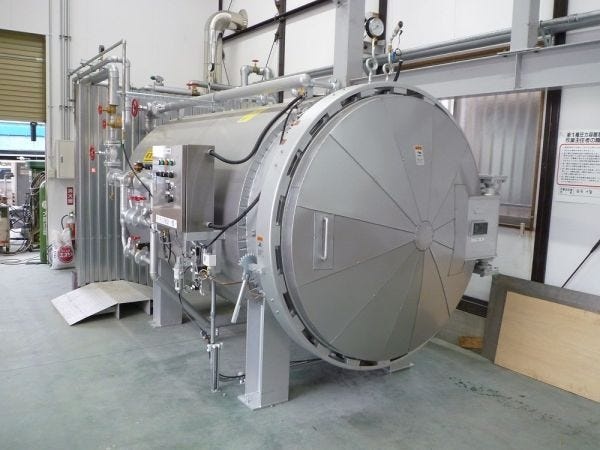 １基の機械を製作するのに、全部門が1つのチームとして動きます。会社の頭脳である機械設計は、他課との連携を図り、チームを動かしていく存在です。