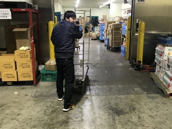 2tトラックドライバー｜ルート配送｜AT限定可｜未経験歓迎