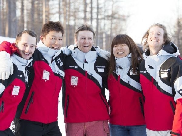 一緒に働く仲間は海外クラブメッドからもやってきます。インターナショナルなチームで、活躍しませんか？海外のリゾートでも活躍する先輩がいます！