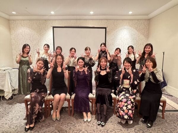 メーカー様とのパーティーのひと幕です。年に１～２回程度、このようなイベントがあります。