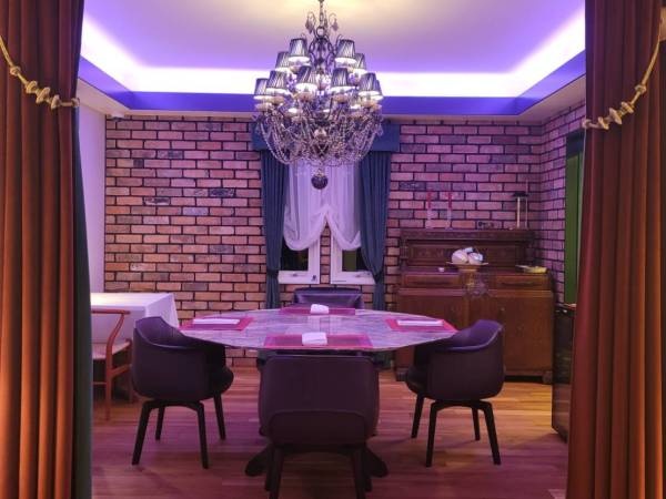 フランス料理料理人・企業内レストランでのフランス料理料理人・JSAソムリエ相当資格保持者