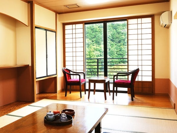 フロントスタッフ・受付スタッフ・接客（ホテル業経験のある方優遇・販売経験のある方歓迎）