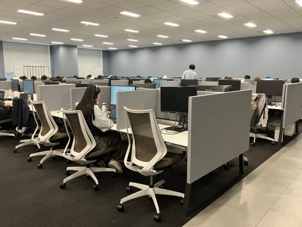 オシャレな休憩スペースや、オフィス用のお菓子販売や無料でコーヒーも飲めちゃいます★