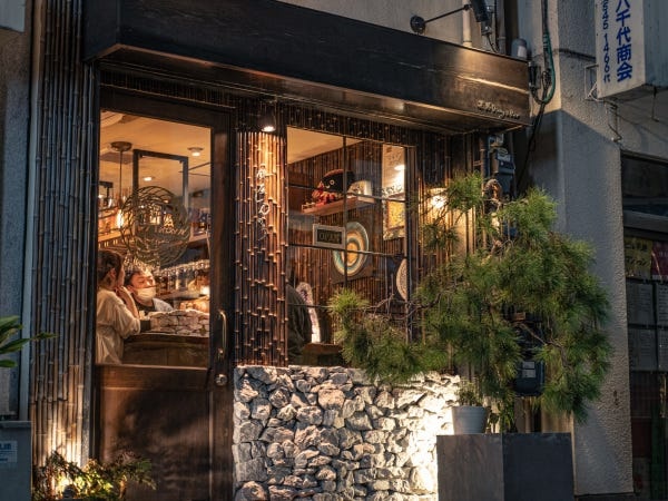 東銀座の裏路地にひっそりと佇む一軒家を和モダンに仕上げました。