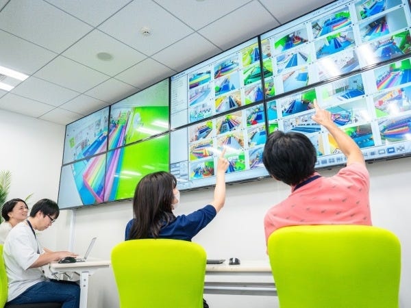 本社には教室の様子をチェックできるモニターがあります。SVだけでなく、本部スタッフを含めて全社で教室をバックアップしています。