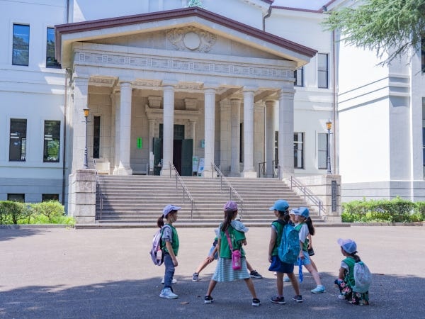 外遊びや遠足、宿泊行事の引率など、こどもも大人も全力で楽しめる行事があります♪