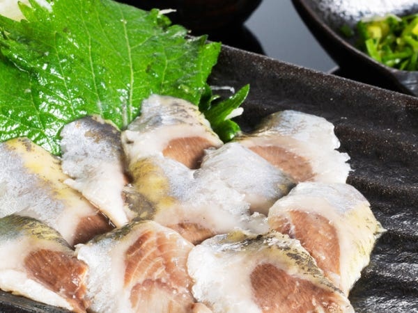 生産するうちの一商品。お刺身用の酢〆イワシです。オンラインショップでも販売しています。