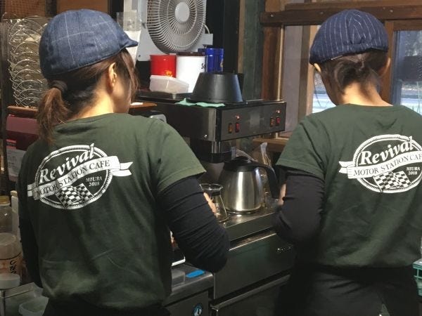 カフェスタッフ・飲食店勤務経験者（車又はバイクの運転ができる方歓迎・料理の得意な方大歓迎）