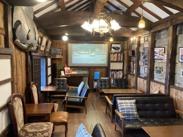 カフェスタッフ・飲食店勤務経験者（車又はバイクの運転ができる方歓迎・料理の得意な方大歓迎）