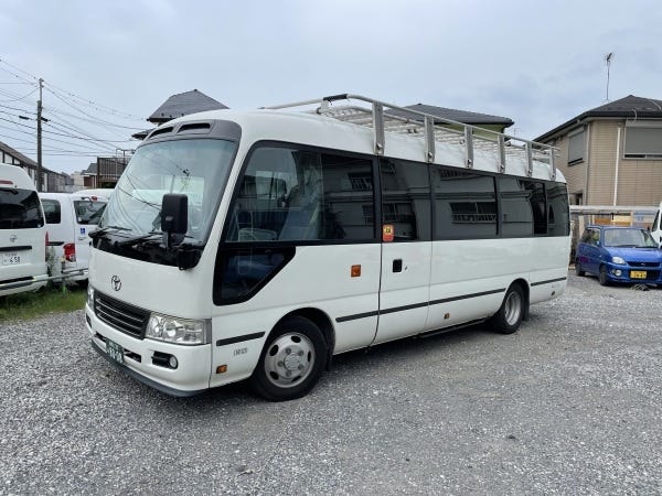 ドラマ・映画の撮影を支えるロケバス・トラックドライバー（中型免許必須）