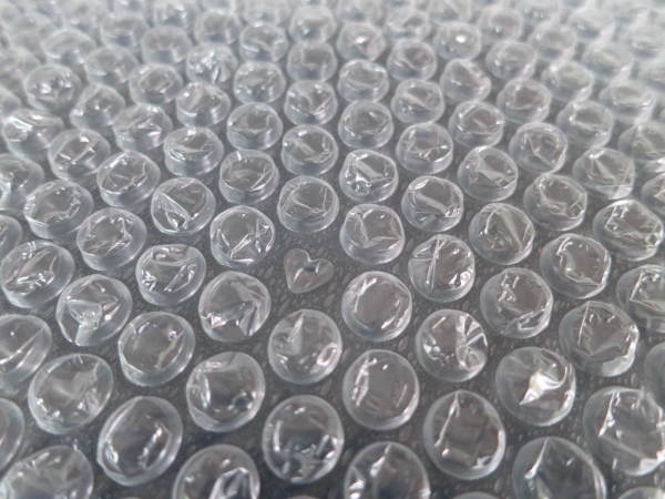 ぷちぷちを加工する工場内軽作業です♪簡単な作業で気軽に働けます♪