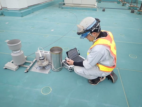 生活に欠かせない水。だからこそ日々の点検が欠かせません。専門知識や判断が必要になるので、機械化が進んでも手に職をつけて活躍できます。