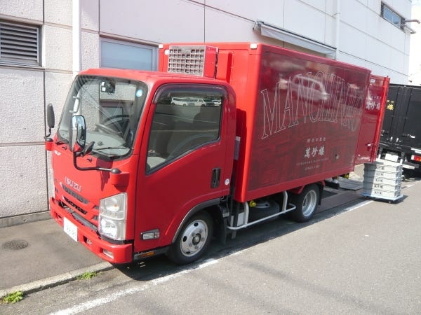自社の配送用トラック。街中で見かけることも?!