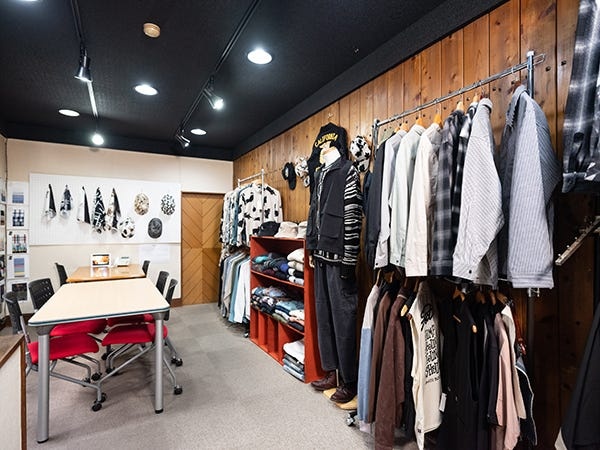 ネットや雑誌で情報収集したり、街中でファッションチェックをしたりと、トレンドに敏感な方を求めています。