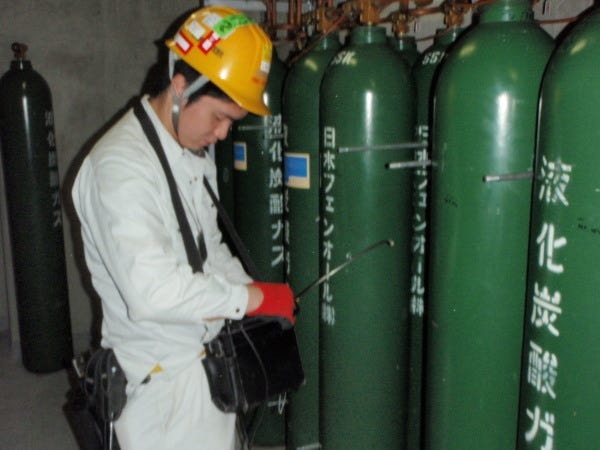 建物を火災や災害から守る消防設備の設計・施工・保守点検を担う当社。あなたには設備部の消防設備士を支える事務スタッフとして幅広い業務をお任せ！