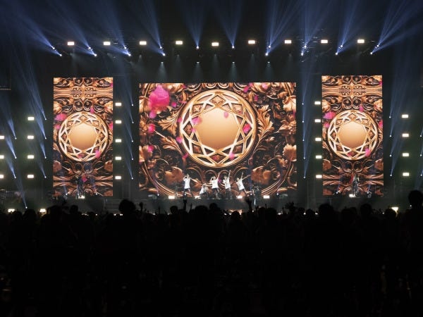 年に一度開催されるイベント「LUSTER」。会場は幕張メッセや横浜アリーナ。ゆくゆくは舞台であなたの映像が流れる！