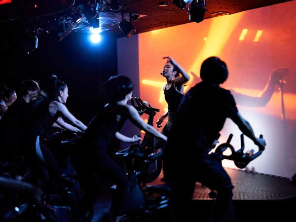 スタジオレッスンの映像制作では皆さんの作った映像が、音楽やプログラムをより倍増させます！より多くのお客様に感動体験を提供することができます！