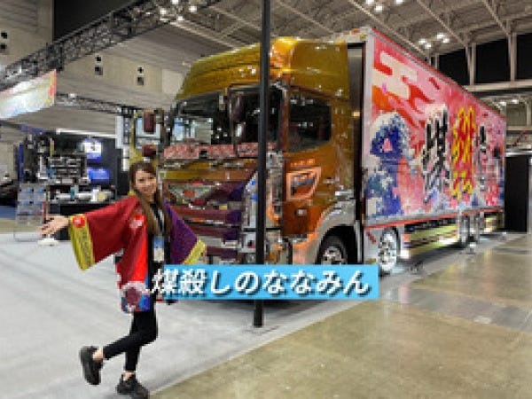 SNS撮影の１シーンです。自社のデコトラを筆頭に全国のデコトラユーザーの方々にもご協力頂き、トラックの魅力を伝えています！