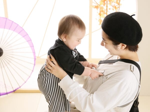 こども写真館のヘアメイク・撮影アシスタント｜美容師資格またはヘアメイク経験者歓迎