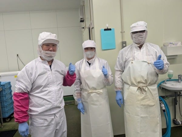 周りには気さくで面倒見のいい先輩たちがいます。「手伝いましょうか？」と自然に声をかけてもらえる、そんなあたたかさのある職場ですよ！