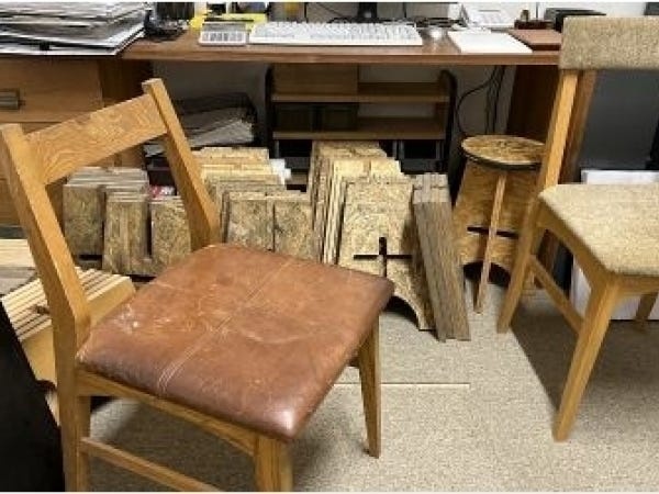 木の風合いを生かしたナチュラルデザインの家具を製造しています。