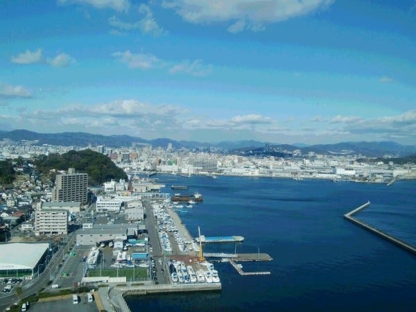 広島グランドプリンスホテルすぐ横！130隻の陸上収納ペースがあります。