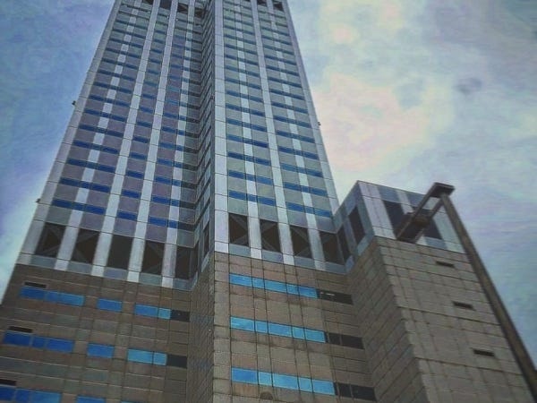 本社は大阪湾に関西空港を臨むりんくうタワーの11階です。